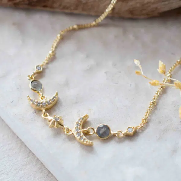 Half moon elegance  - Intuition labradoritt krystall armbånd