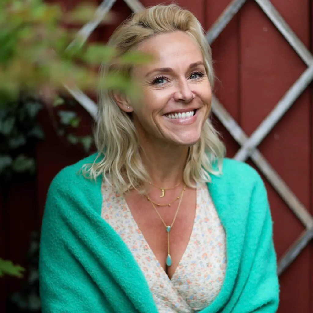 Elisabeth Kjeldsoe driver tantebuddha og reading