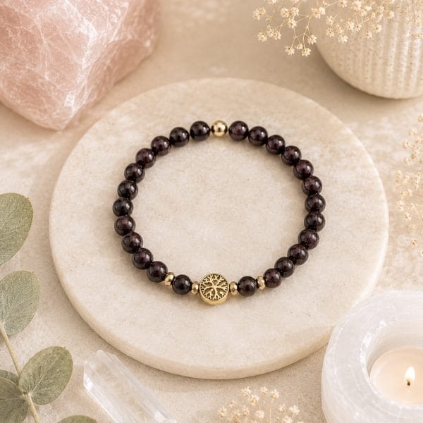 Passion & Strenght - Granat krystall armbånd 6mm med livets tre