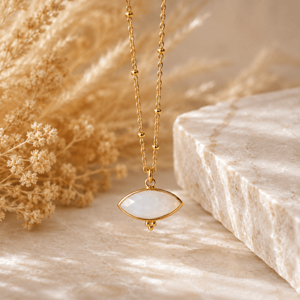 Feminine power – hvit månesten halskjede eye 2026 Collection